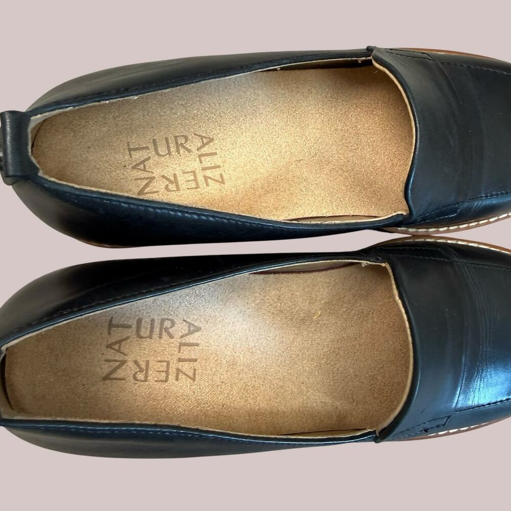 Naturalizer Darry Womens 6M Black Loafer Shoes Heeled Lug Sole Slip On Comfort - Picture 7 of 10